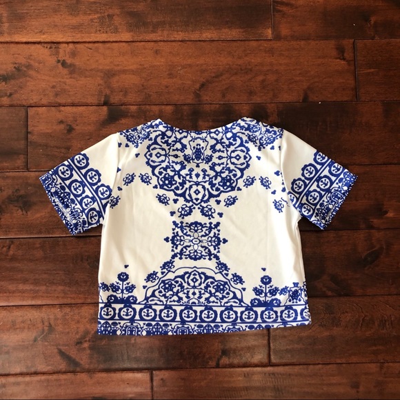 blue and white embroidered crop top - Picture 2 of 4